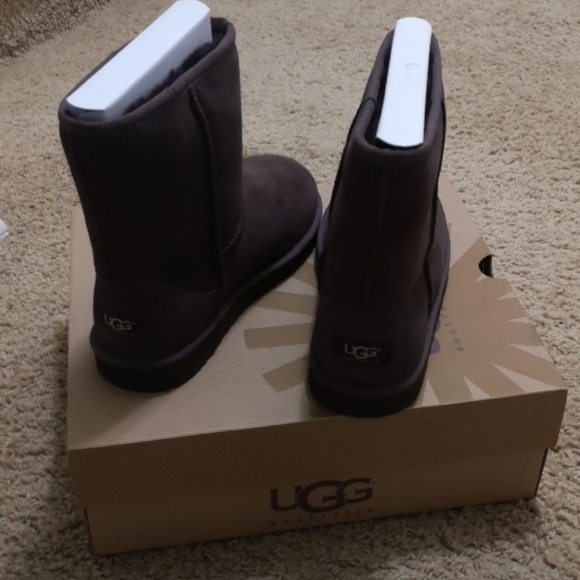 UGG Australia K Classic Boots - Picture 3 of 4